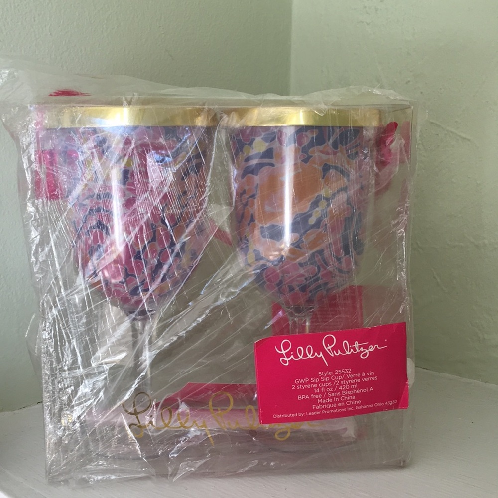 NWT Lilly Pulitzer Acrylic Wine Glasses Set of 2 with lids & straws